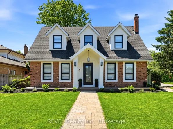 15 Macintosh Cres, Saint Catharines, ON L2N 7M1