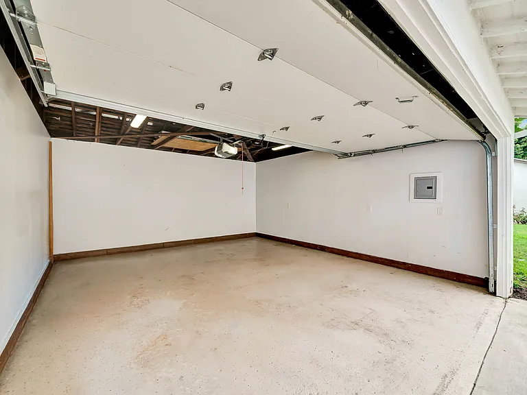 4833 Longridge Ave #1 — Photo 32