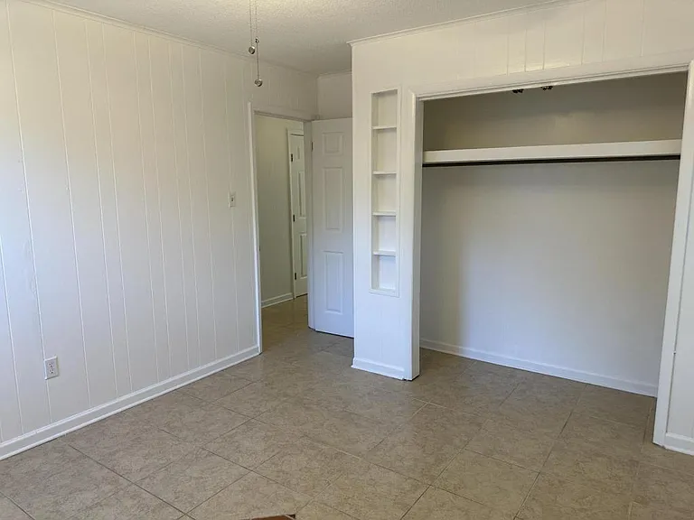 1003 Shirley Dr — Photo 5