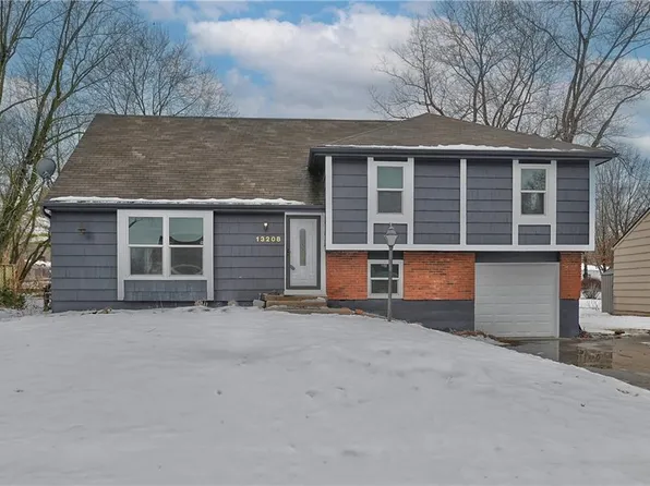 13208 Donnelly Ave, Grandview, MO 64030