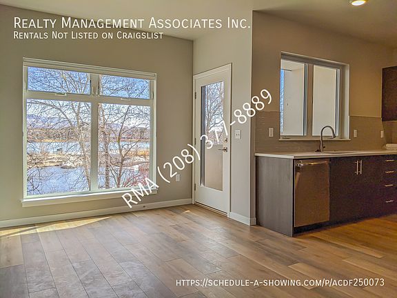 3rd image of 3480 N Prospect Ln #300