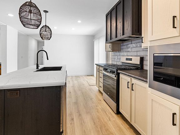 5th image of 118 Division St