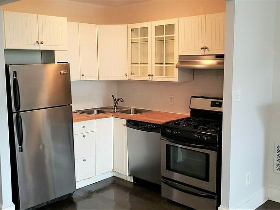 2nd image of 895 Park Pl APT 4