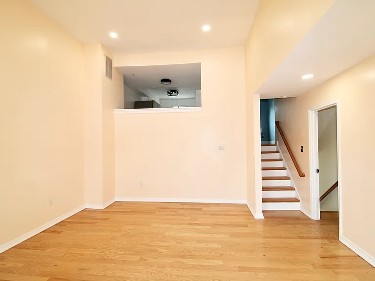 8501 Buckeye Ct — Photo 2