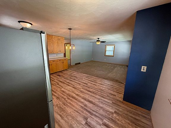 5th image of 550 N Maple St