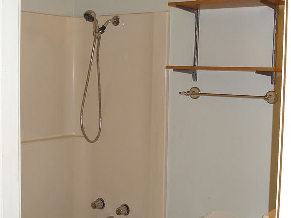 4th image of 1318 Lee Ave APT C3