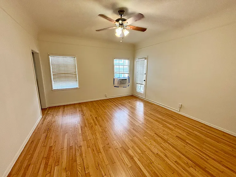 128 1/2 N Palm Dr — Photo 10