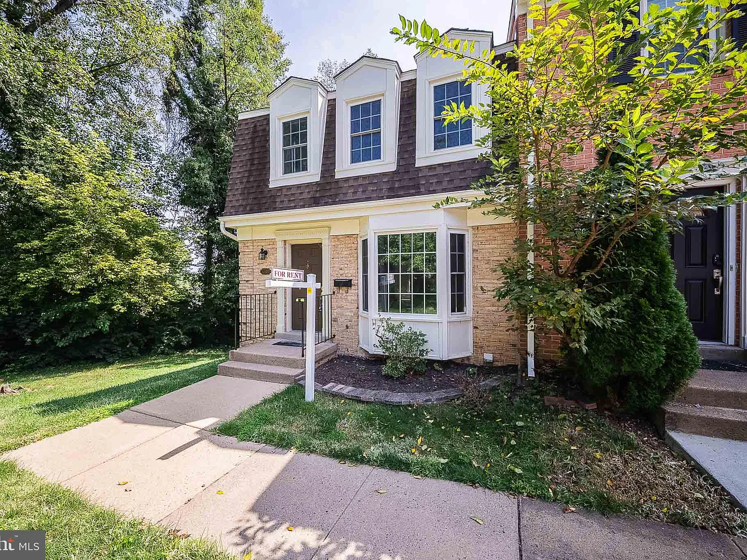 3 bed, 3.5 bath, 1921 sqft, $3,275 — Photo 3