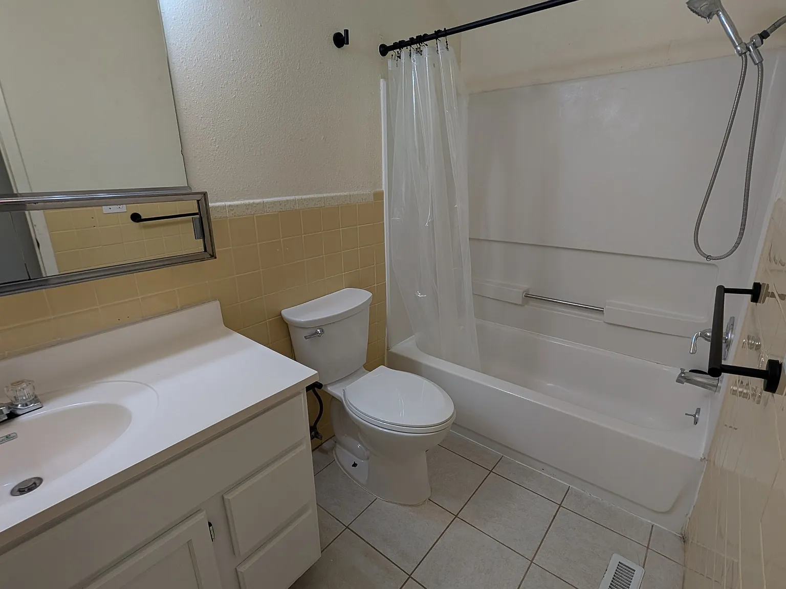 2204 Campus Drive - 4 — Photo 2