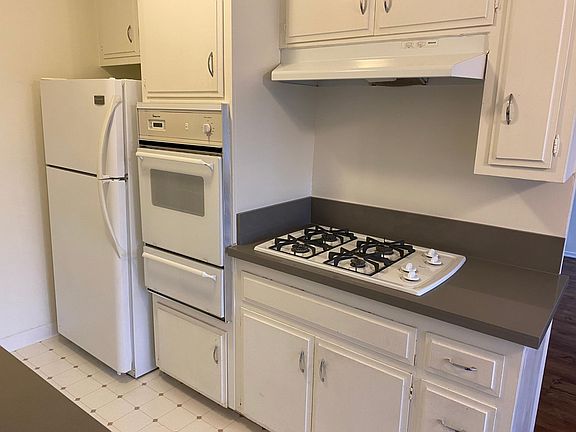 3rd image of 4949 Laurel Canyon Blvd APT 27