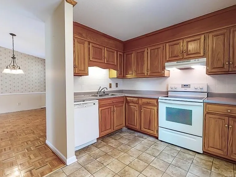 128 Deerfield Dr — Photo 9