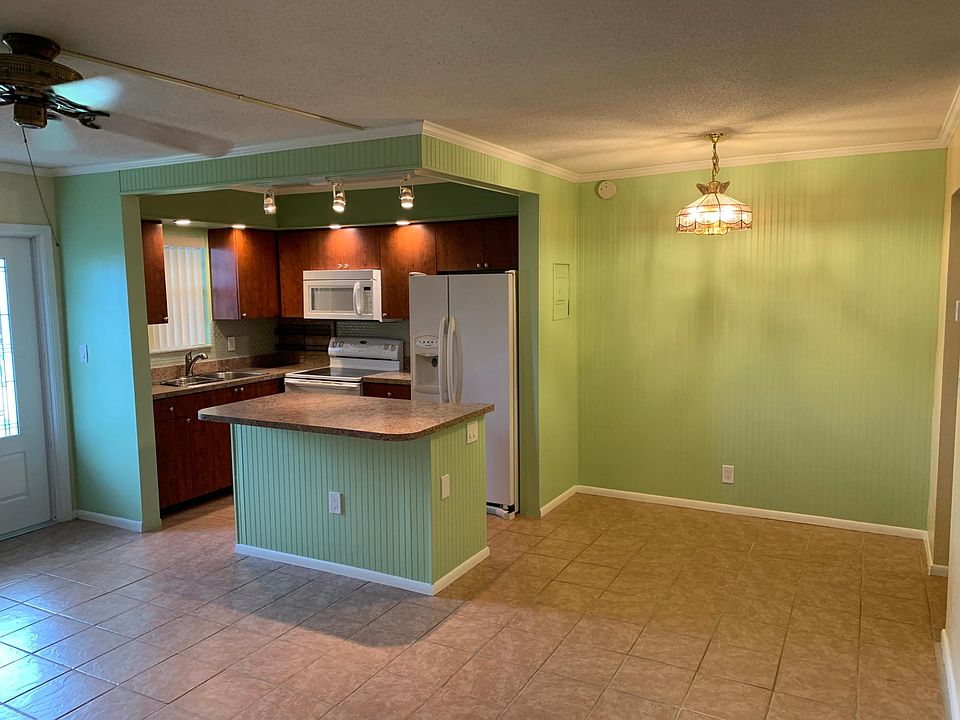 1st image of 1554 N 12th Ct APT 15A
