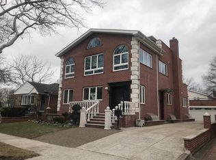 230-05 57th Rd, Flushing, NY 11364