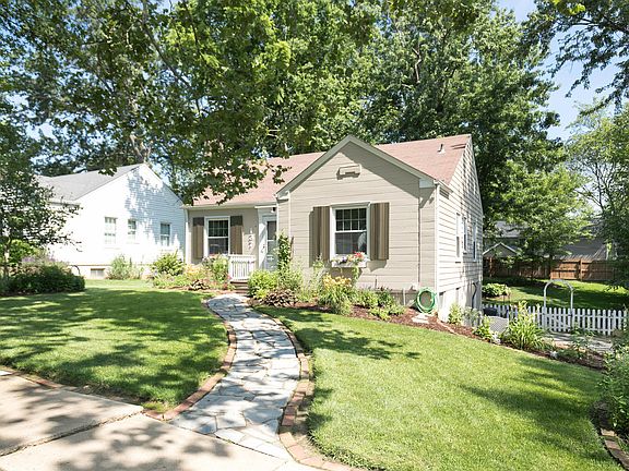 3rd image of 137 Girard Pl