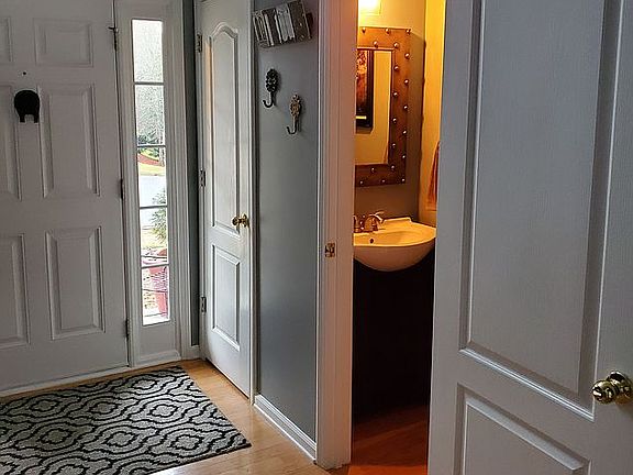 Foyer/Halfbath