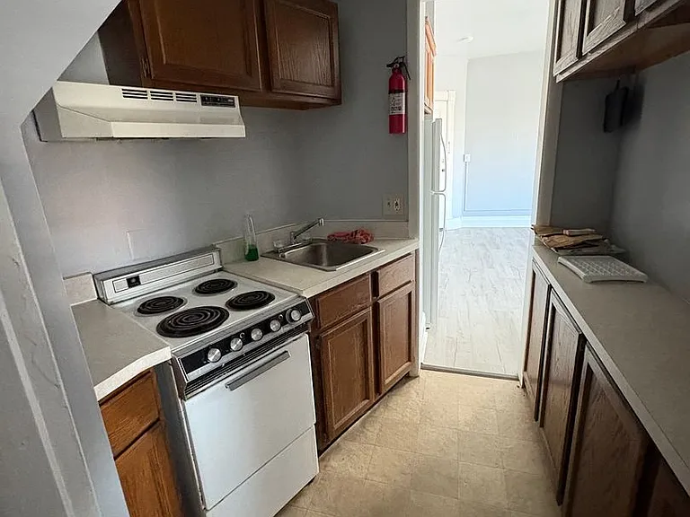 410 W Forest Ave — Photo 7