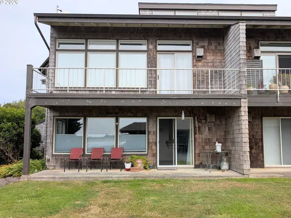 1070 Bay St APT 22, Florence, OR 97439