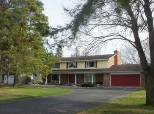 440 Riverside Dr, Cheboygan, MI 49721