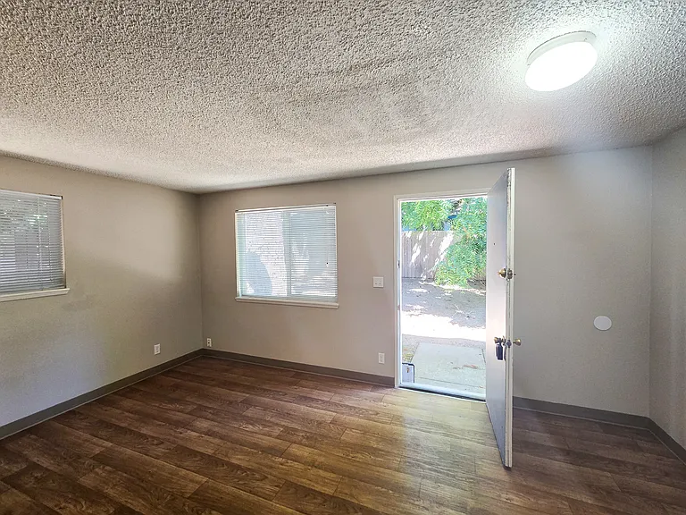 5208 Windsor Island Rd N #D — Photo 3