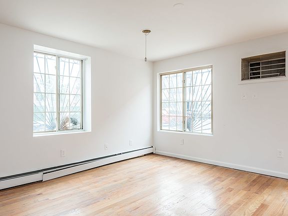 5th image of 98 Jefferson St #1
