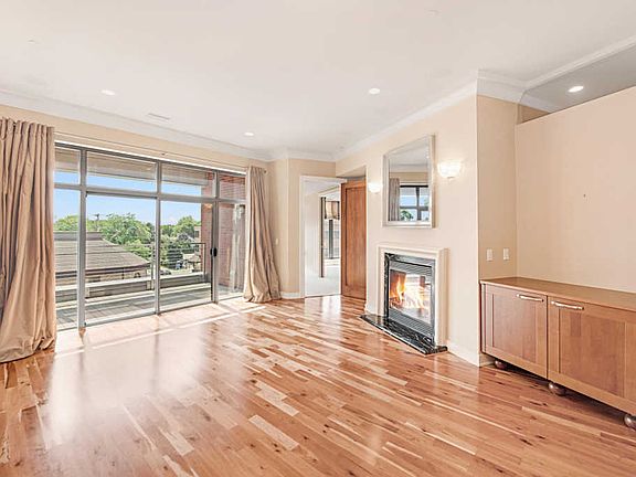 4th image of 5600 N Lake Dr Unit 302