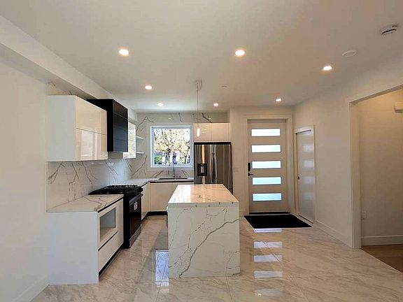 3rd image of 4208 John St #3