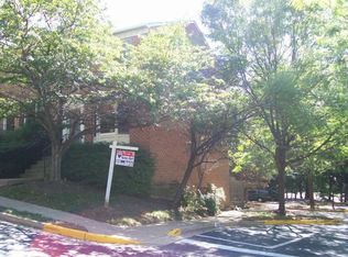 2049 S Glebe Rd, Arlington, VA 22204