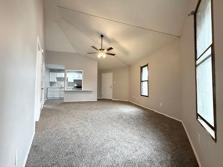 205 W Woodruff — Photo 4