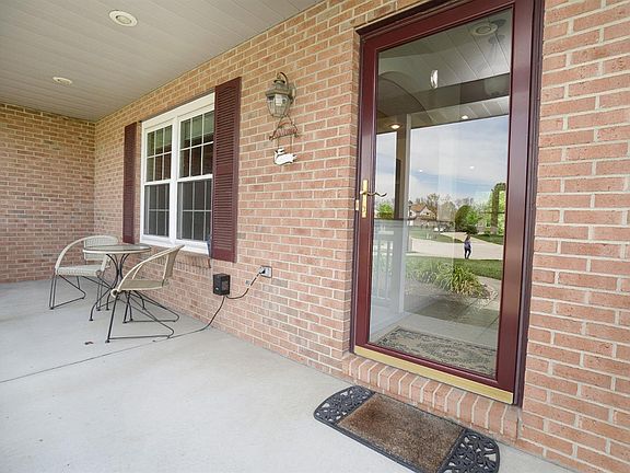 3rd image of 6882 Brook Hollow Ct