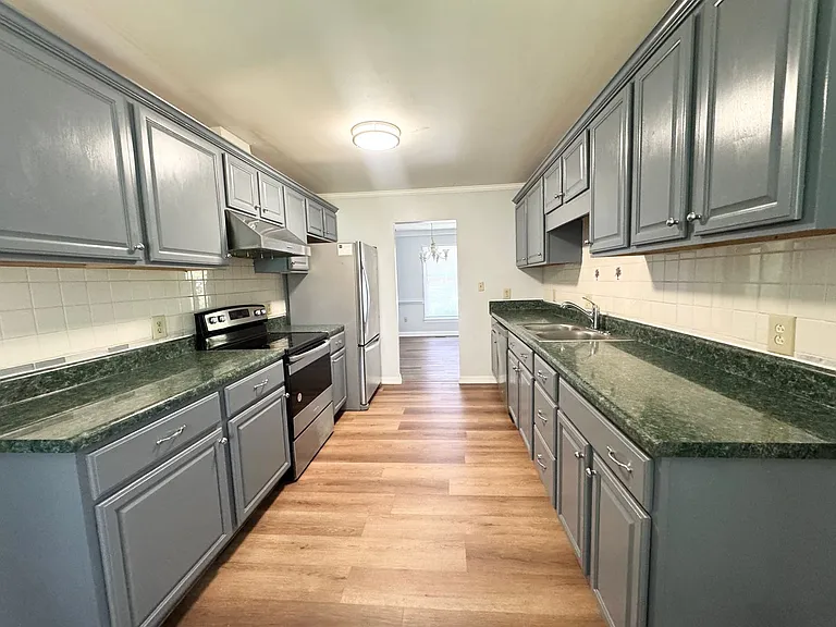 102 Hunters Trl W — Photo 17