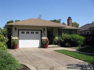 560 W B St, Dixon, CA 95620