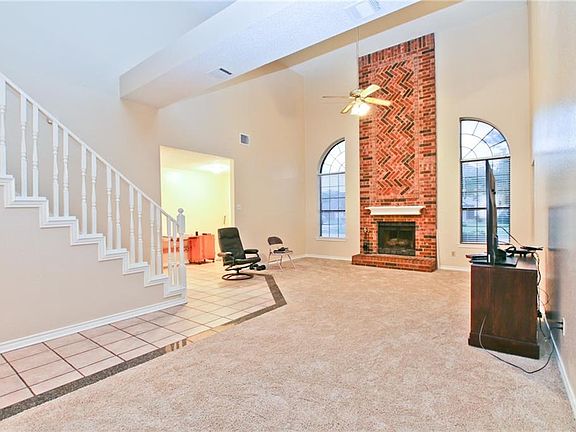 5th image of 8121 Yacht Club Dr