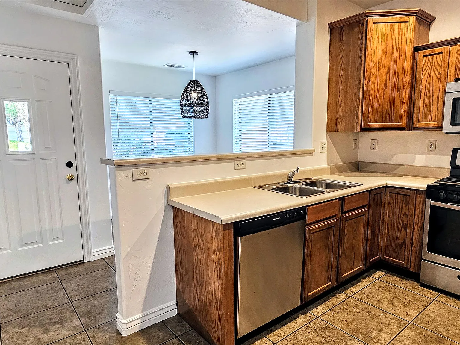 630 Vukonich 1471 East Payton Way - 1 — Photo 2