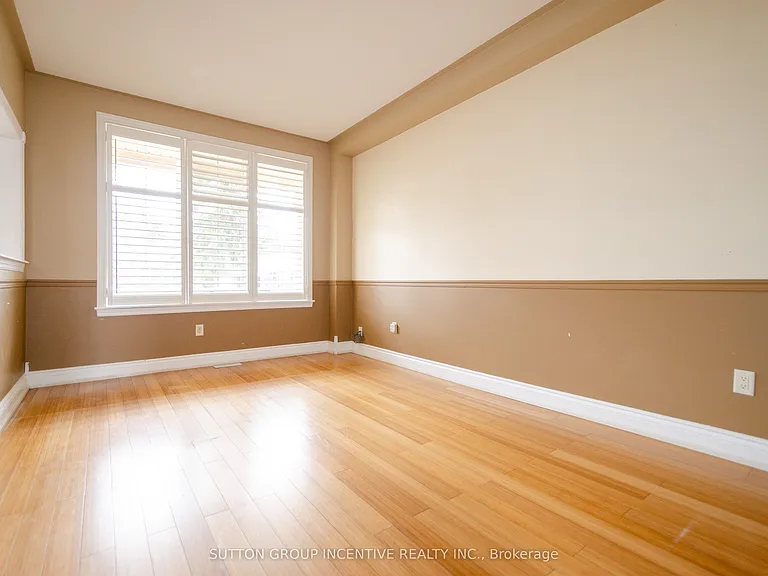 38 Harwood Dr #UPPER — Photo 4