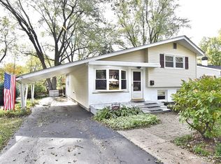 587 Lowden Ave, Glen Ellyn, IL 60137