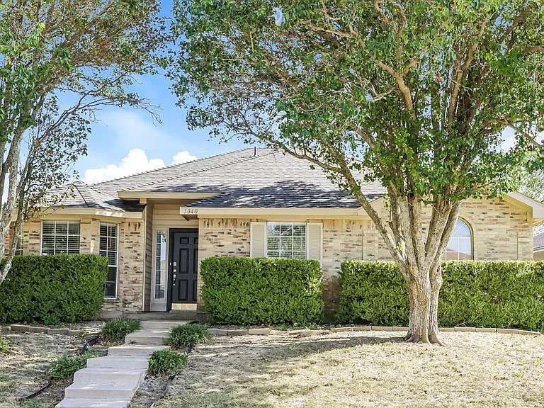 1040 Glencrest Dr — Photo 1