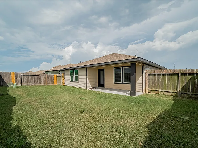 14519 Sweet Water Dr — Photo 32
