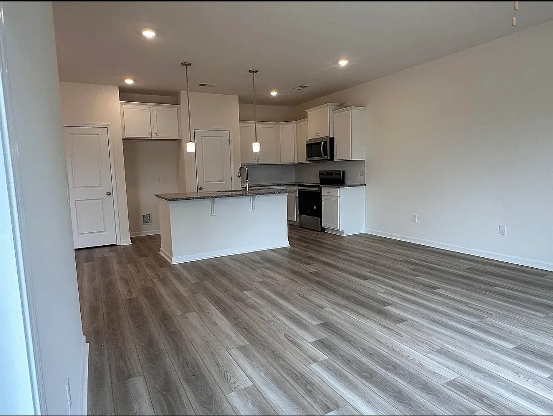 3 bed, 2.5 bath, 1662 sqft, $1,899 — Photo 4