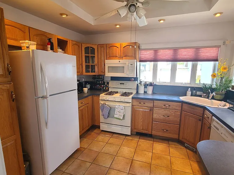 3591 Merrick Rd — Photo 3