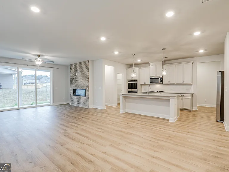 376 Caledonia Ct — Photo 12