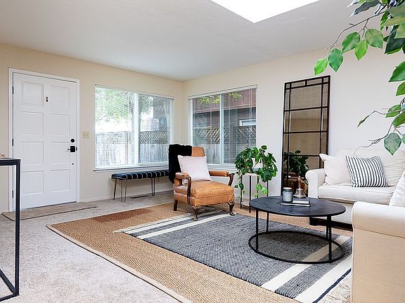 5th image of 327 Alamo Ave