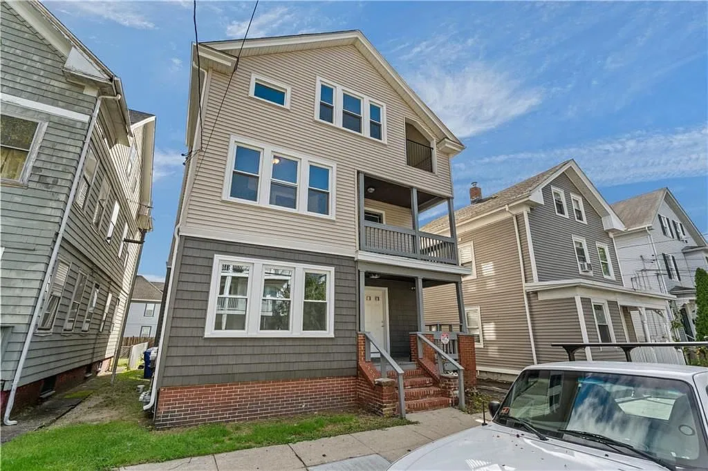 207 Oakland Ave — Photo 1