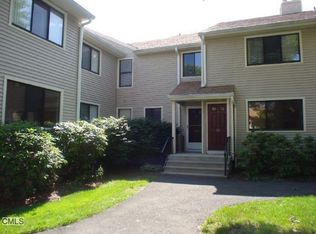 90 Lance Cir, Bridgeport, CT 06606