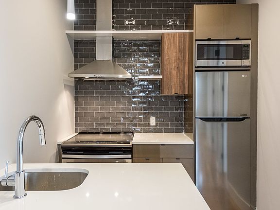 2nd image of 34 Belvedere St #4R