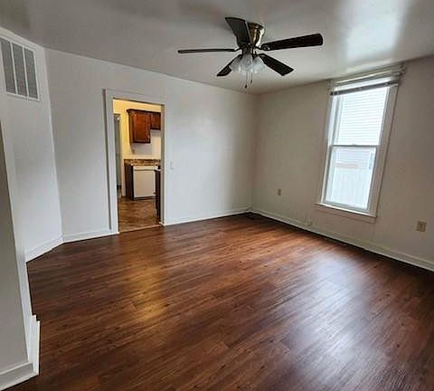 2nd image of 713 W Daugherty St