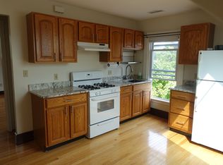 132 Crescent St APT 9, Waltham, MA 02453