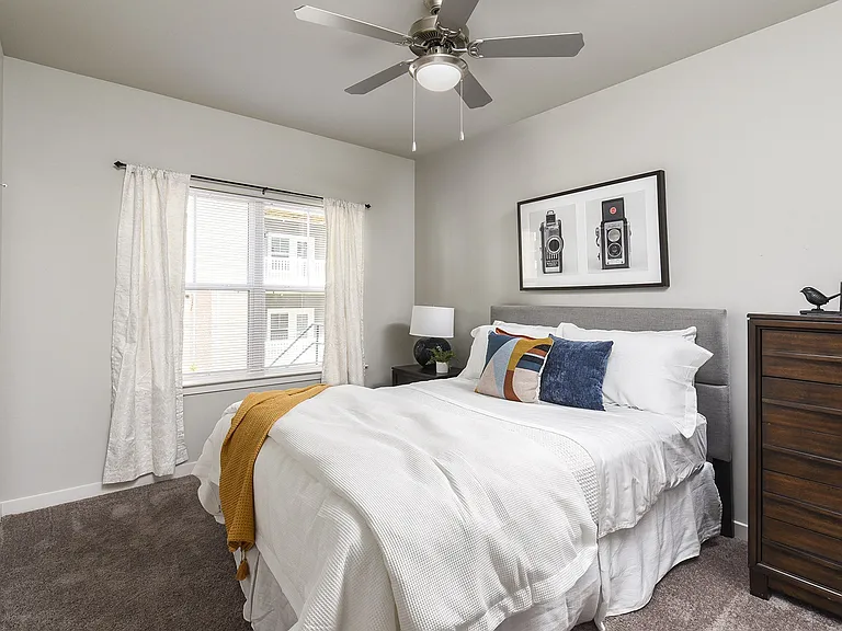 Sundale Flats — Photo 12