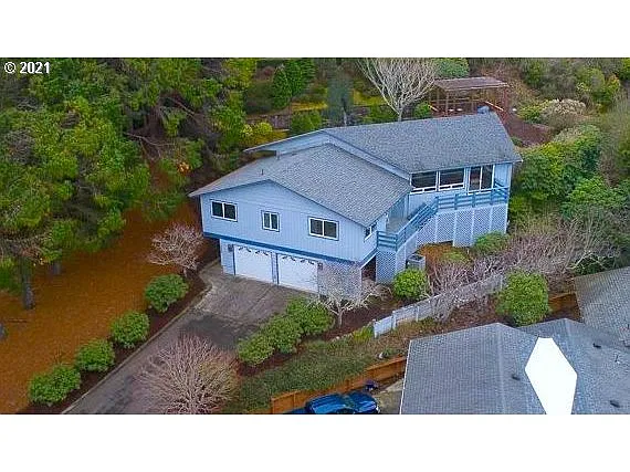 1037 Canyon Trl photo 1