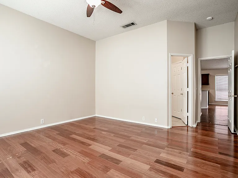 206 Meredith Ct — Photo 16