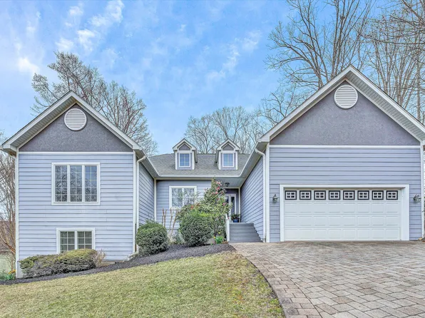 100 Waterside Dr, Moneta, VA 24121
